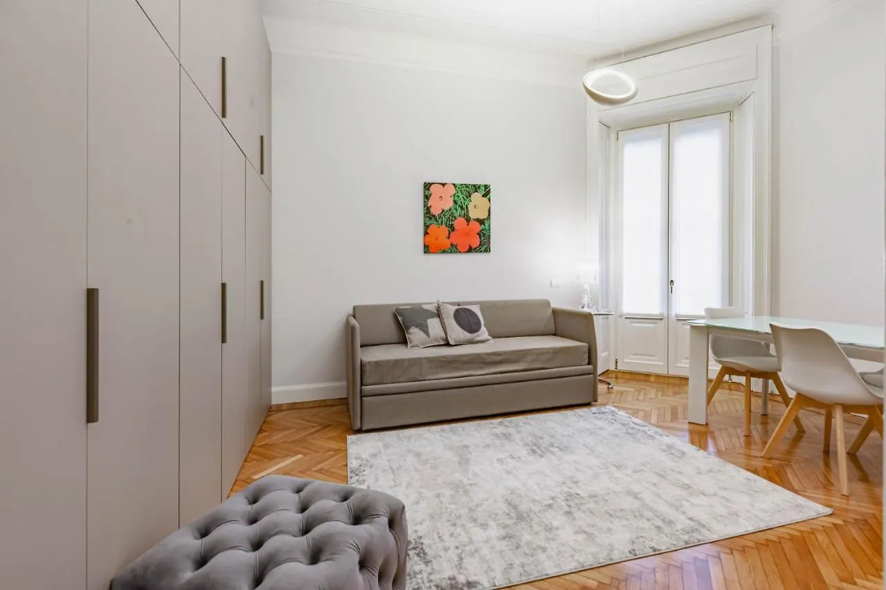 Easylife: Cozy Retreat in Milan's Historic Center Apartment