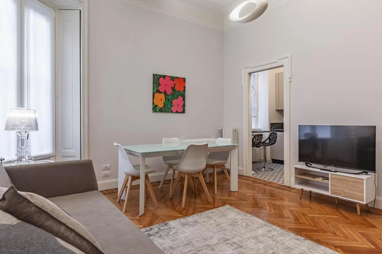 Easylife: Cozy Retreat in Milan's Historic Center Apartment 0*, Milan