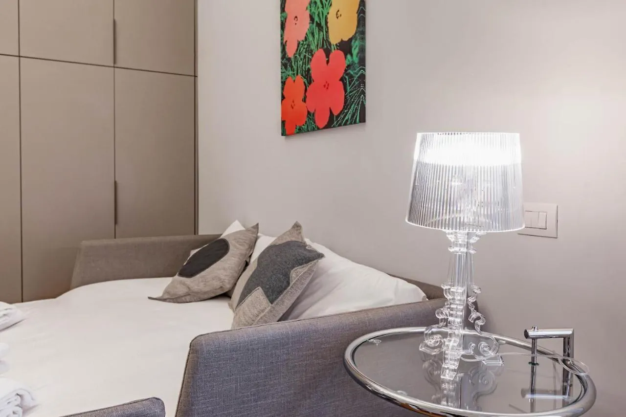 Easylife: Cozy Retreat in Milan's Historic Center Apartment 0*, Milan Italy