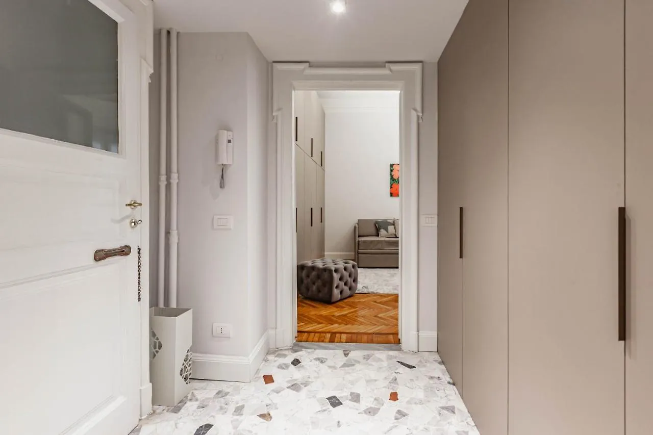 Easylife: Cozy Retreat in Milan's Historic Center Apartment