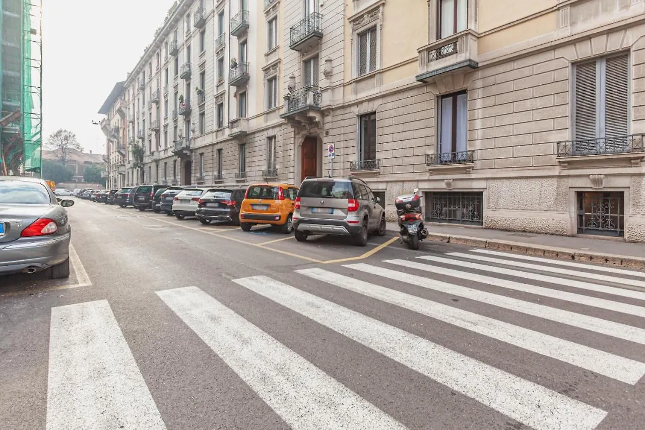 Easylife: Cozy Retreat in Milan's Historic Center Apartment  Milan