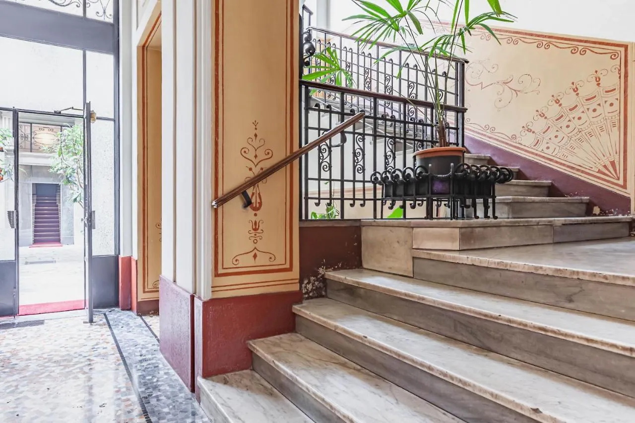 Easylife: Cozy Retreat in Milan's Historic Center Apartment
