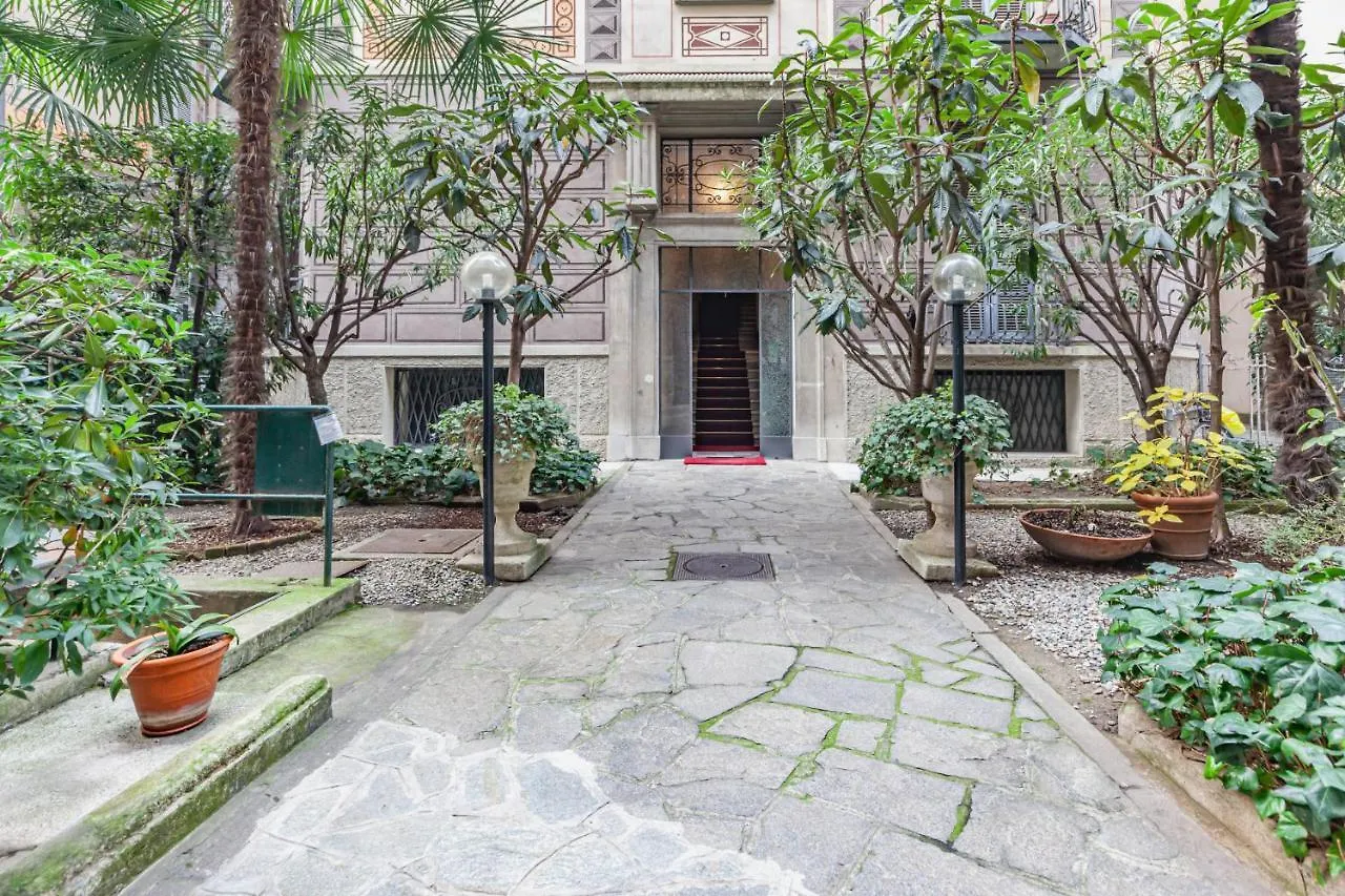 Easylife: Cozy Retreat in Milan's Historic Center Apartment Italy